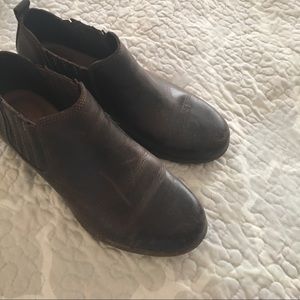 Clark’s booties size 8